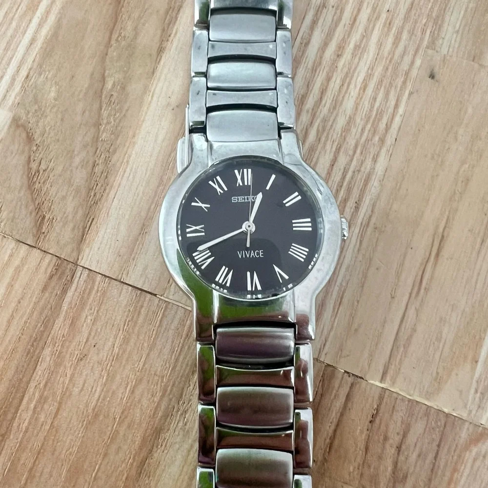Seiko vivace ladies black dial stainless steel dress watch NEW BATTERY